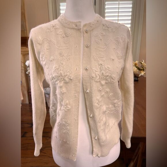 Vintage Petite Sophisticate Ivory Angora Wool Beaded Pearl Cardigan Sweater 8P - Picture 4 of 7